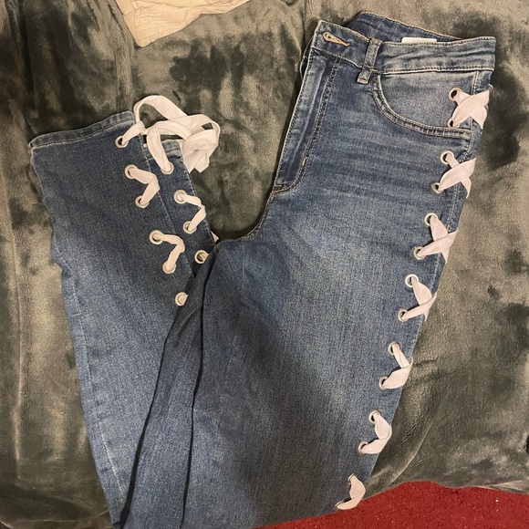 H&M Denim - High rise laced jeans H&M